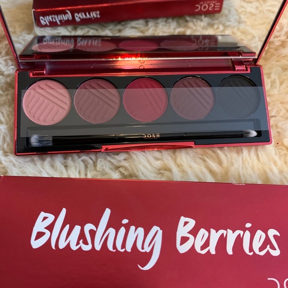 Blushing berries by Dose of Colors - Picture 2 of 2